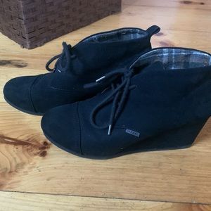 Black wedges size 9